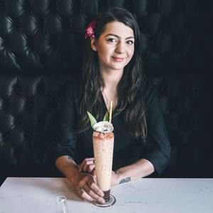 Meet your Posher, Dee